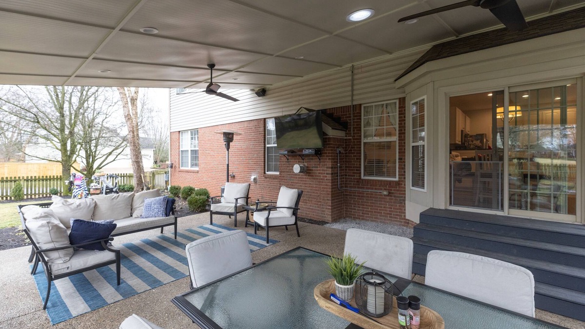 Buechel House | Stay Close to Shops, Restaurants, Fun & Easy Highway Access.