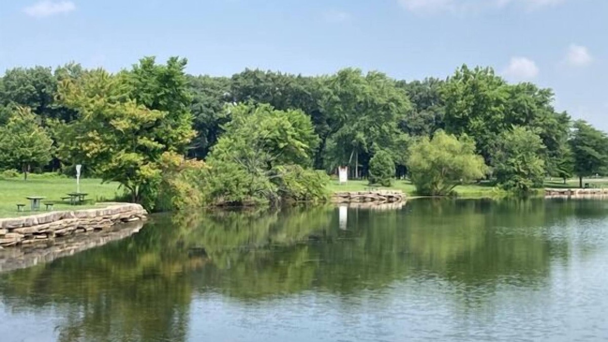 Tinton Falls Hotel | Stay Connected & Explore the Jersey Shore Region with Parking & Swimming Pool!