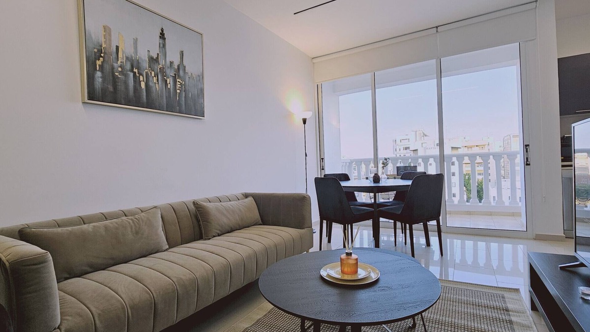 City Centre Apartment | STAY Cosmo City Suite 401
