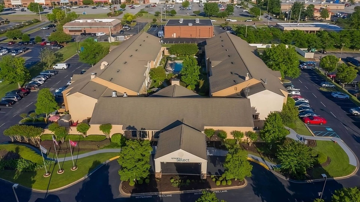 Twin Brook Apartment | Stay in a Contemporary Pet Friendly Hotel Near Tennessee Aquarium!