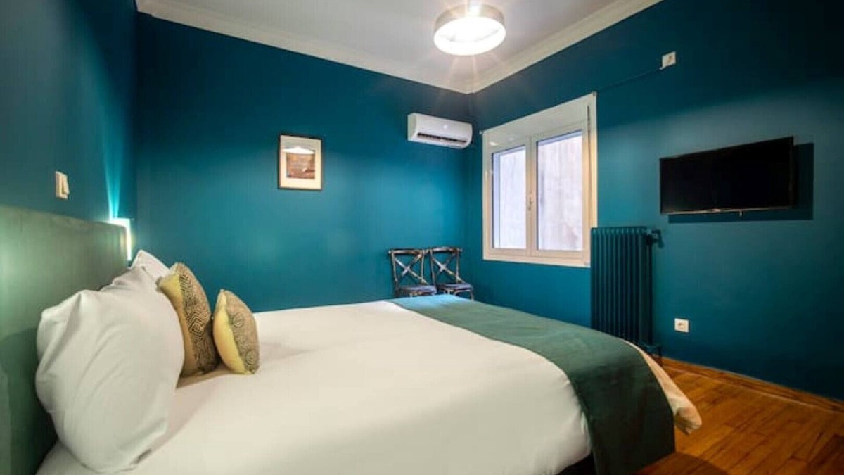 Athens Apartment | "stay-in-art", Central Athens Comfy Cultural Flat 3is