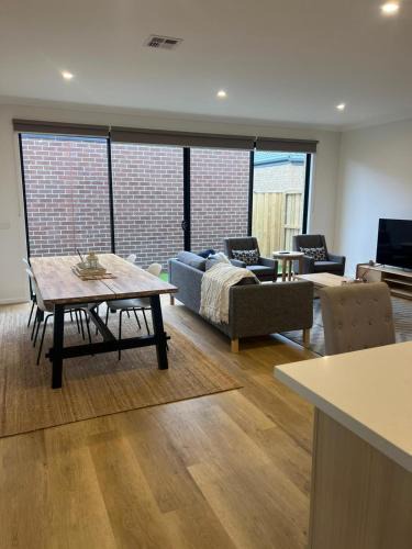 Rockbank House | Stay in Rockbank, West Melbourne