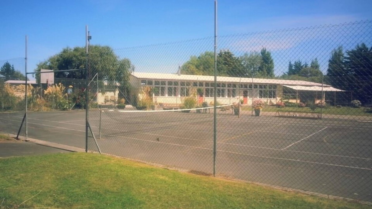 Dunedin House | Stay in School by the Sea