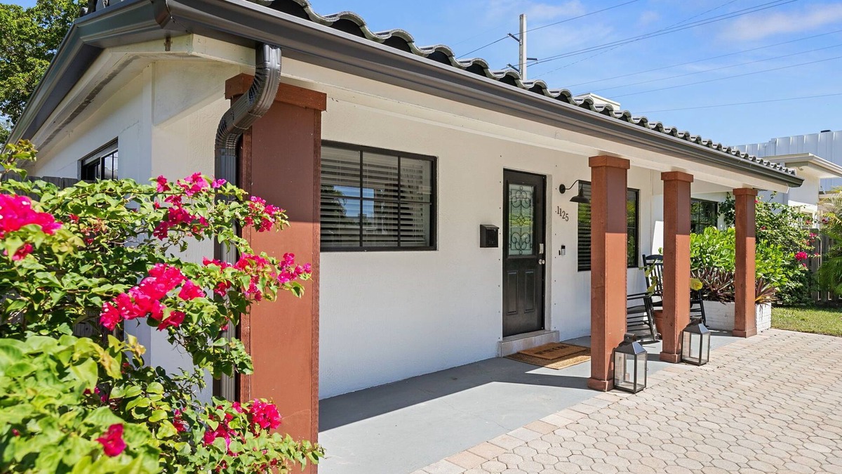 Middle River Terrace House | Stay in Style!7 min from the beach! Gorgeous home; relaxing yard!