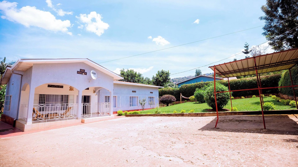 Kigali House | Stay in Style! Elegant 4-Bedroom Home in Kigali with Fast WiFi