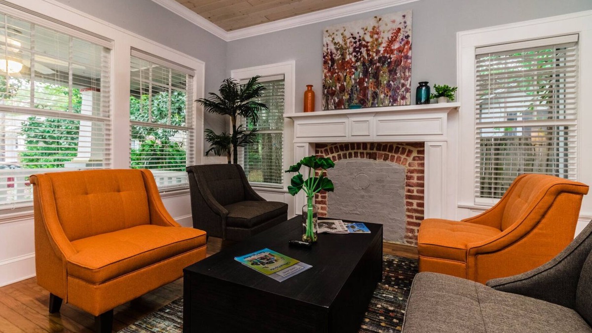 East Lake Morton House | Stay in the Charming Historic District ~ Walk to FSC, Downtown & Lake Morton