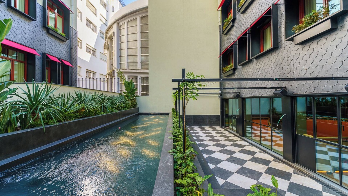 Centro / Baixa Hotel | Stay in the Heart of Porto's Business and Financial Center! W/Onsite Pool!