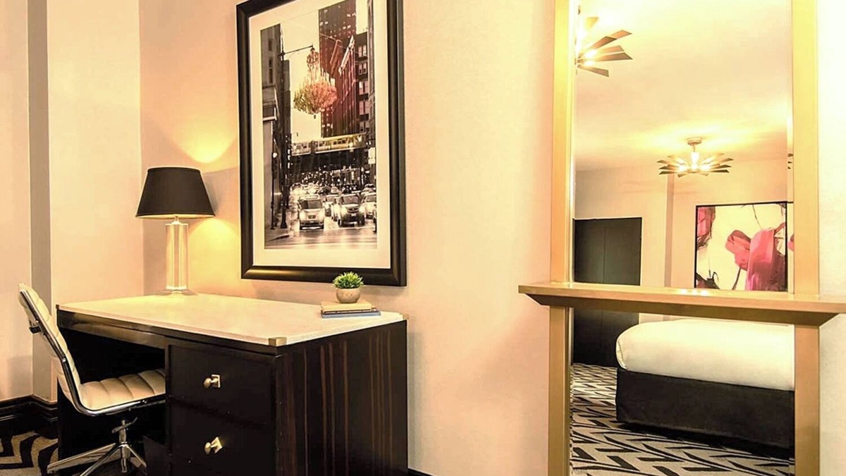 Downtown Chicago Hotel | Stay in the Heart of the City! Complimentary Bicycles for exploring!