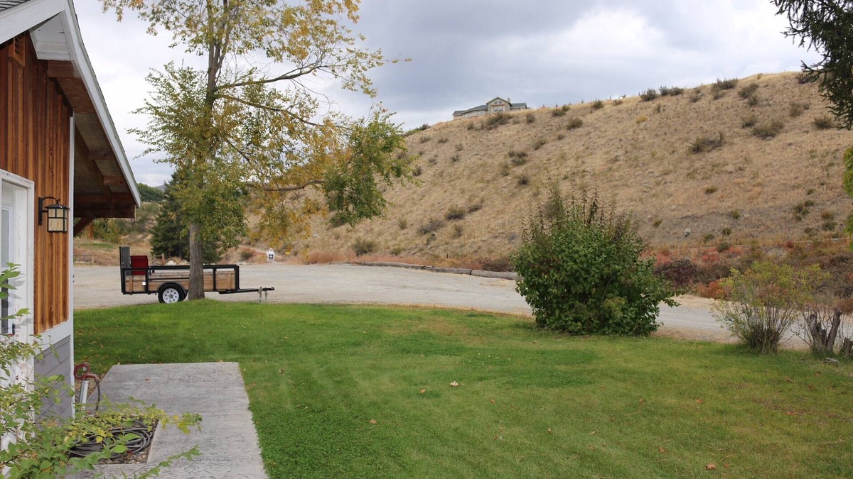 Manson House | Stay in the Middle of the Tadasana Vineyard Estate in Manson, WA.