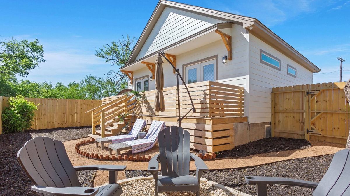 Waco House | Stay in this Brand-New Luxury Villa! Near Baylor University and Silos!