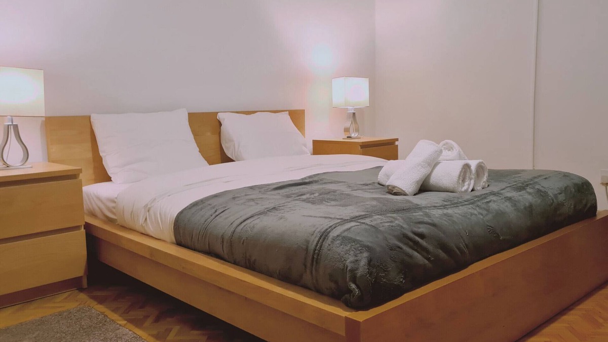 City Centre Ski Chalet | STAY Mythos Down Town House