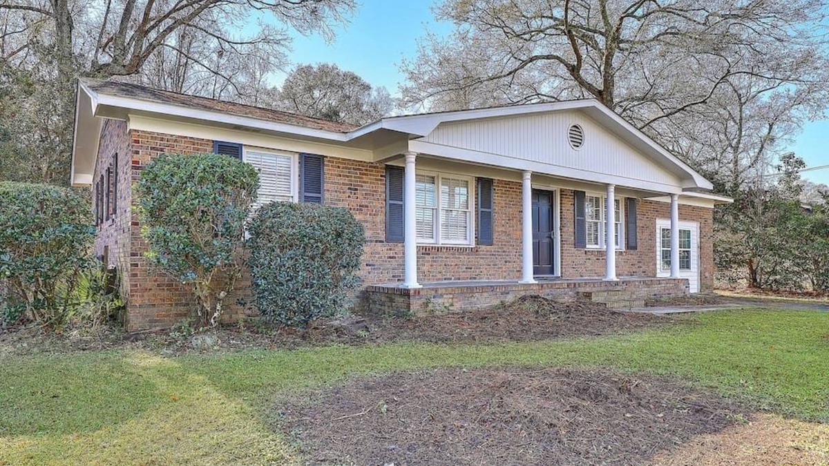 Goose Creek House | Stay near all Chas attractions, quiet comfort with fenced yard!