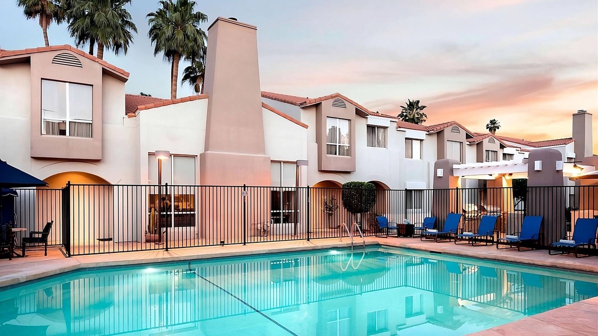 South Scottsdale Apartment | Stay Near Beautiful Pinnacle Peak Park! Modern Unit w/Breakfast! Outdoor Pool