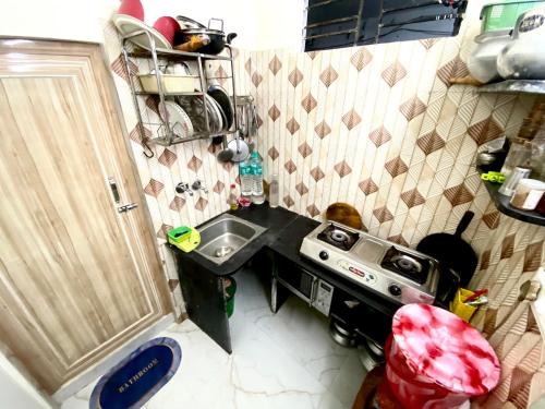 Kolkata Apartment | Stay near Chittaranjan Hospital Park Circus 2