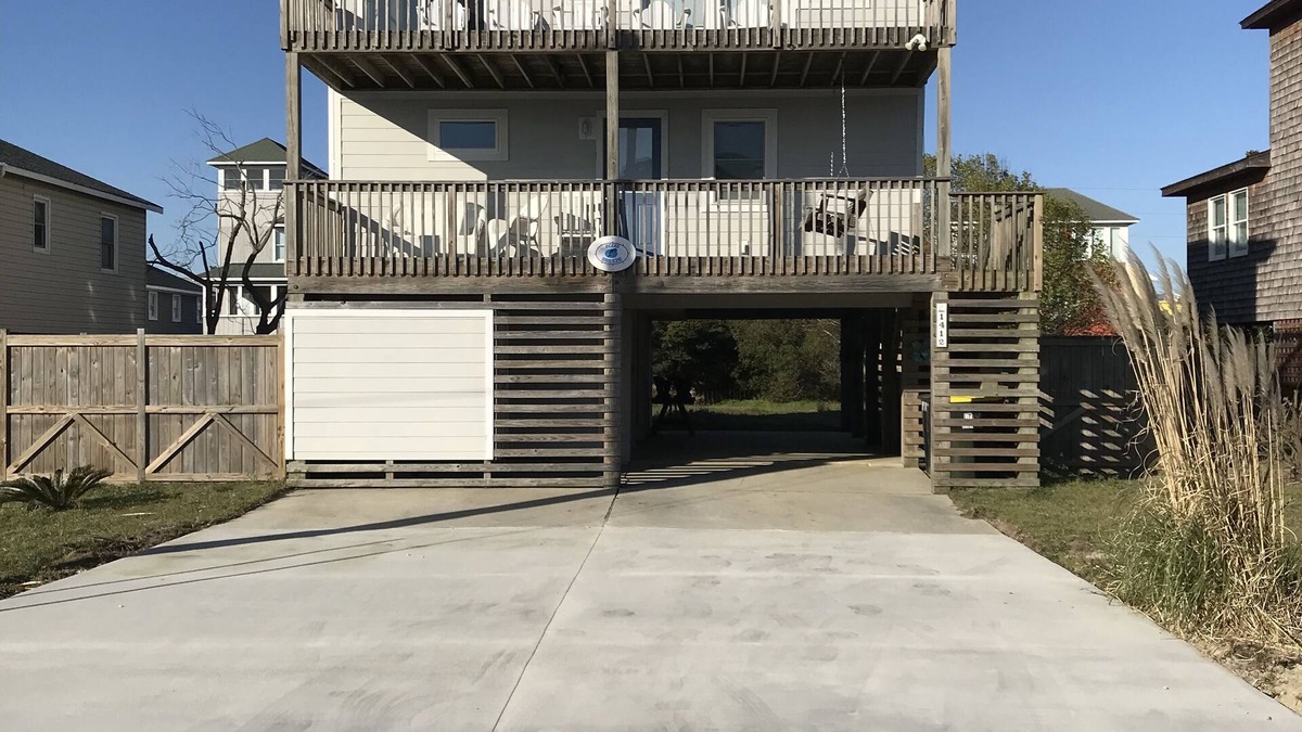 Kill Devil Hills House | Stay near Outer Banks Beaches - just a short walk away