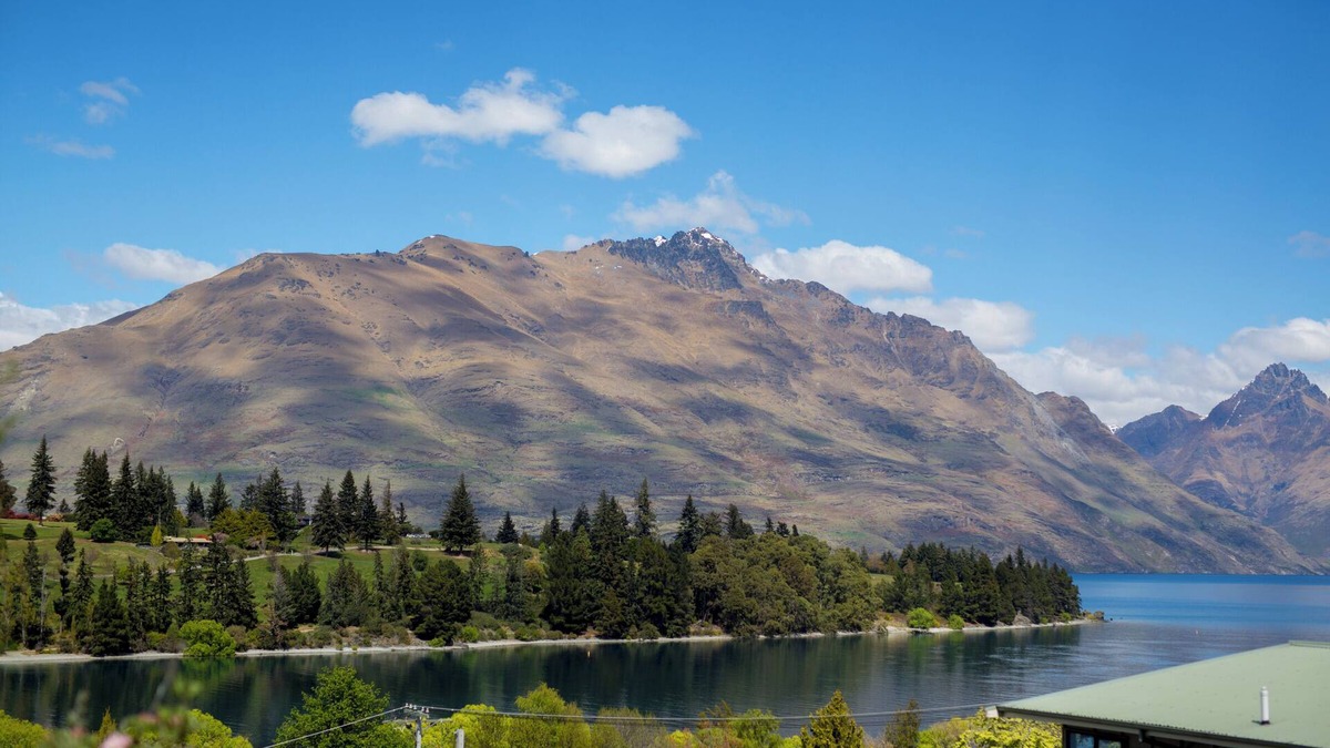 Queenstown House | Stay of Queenstown - your own private Queenstown oasis!