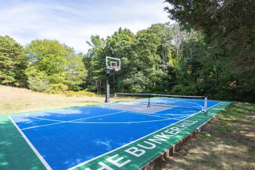 Pocasset House | Stay On The Cape Vacation Rentals: Immaculate Home 2 Acres Short Walk To Beach