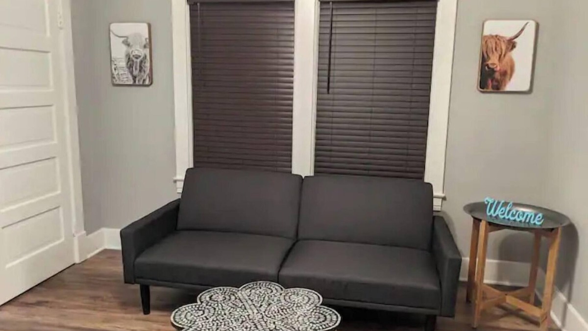 Clarksville Apartment | Stay on the sunny side of Downtown Louisville!