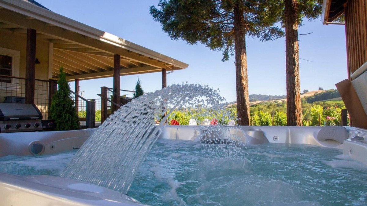 Healdsburg House | Stay on the vineyard, hot tub &pool. 5 Queen suites, chef's kitchen, wrap porch