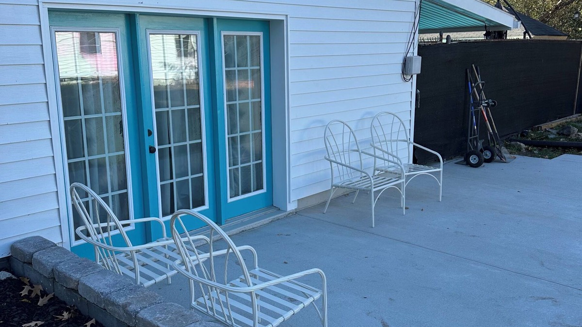 Colonial Beach House | Stay & Play: Games, swimming Pool, FirePit, Beach & Boardwalk! Pet friendly