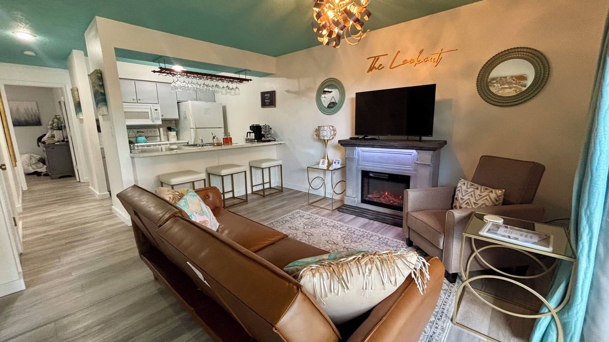 Table Rock Condo | Stay & Play Golf Package, 2 Pools and Hot Tub, Great Views, Near Lakes