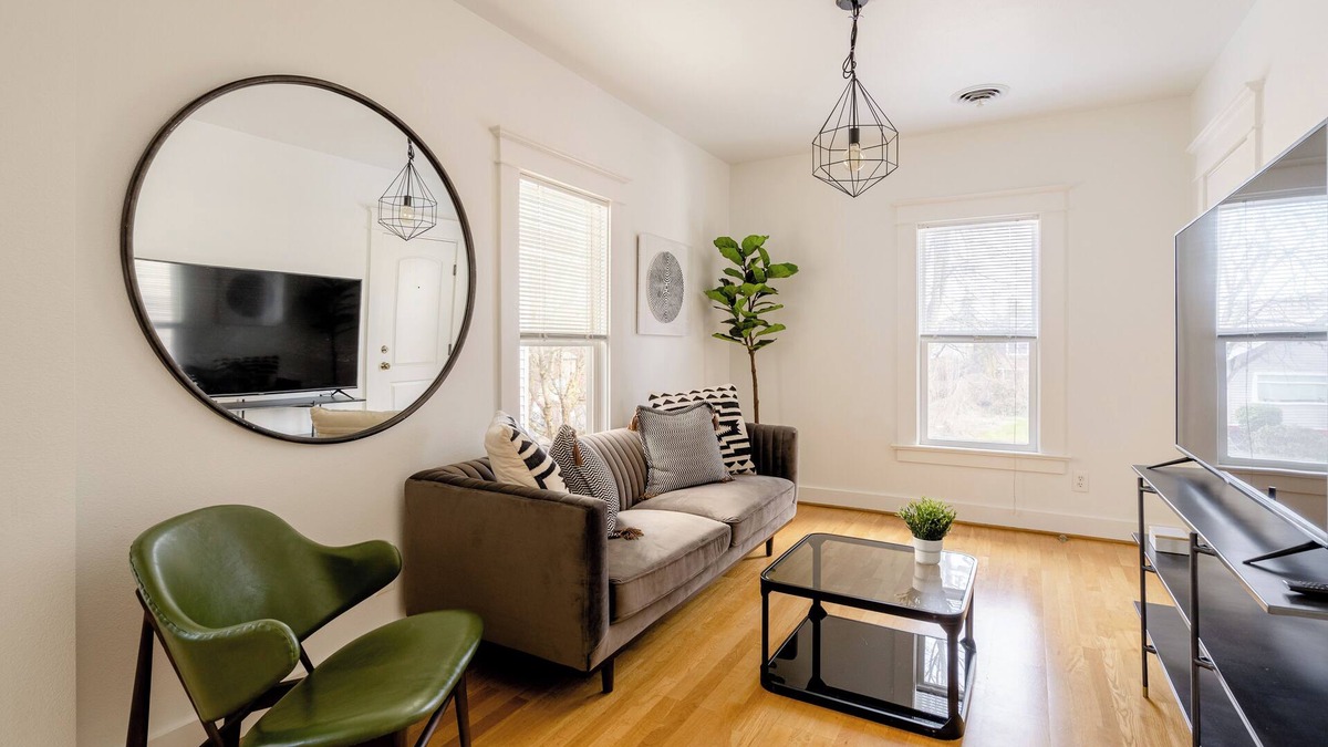 Overlook Apartment | Stay Portland Collection-Hipster Vibe Apartment - Food Carts & Live Music