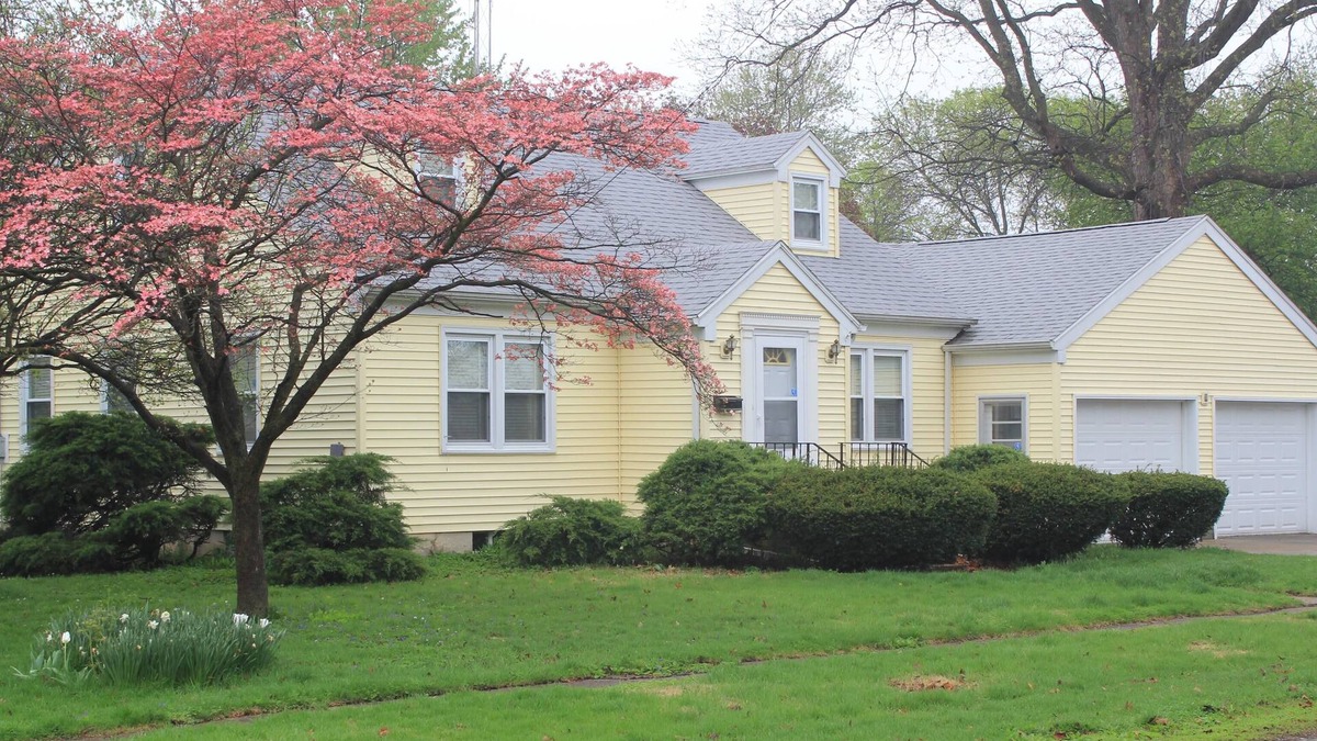 Arthur House | Stay Right In Arthur : The Heart Of Illinois Amish Country!