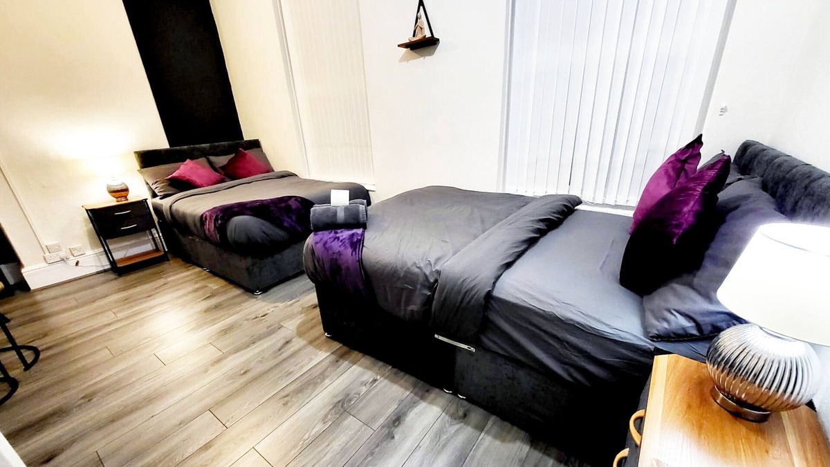 Hull Hotel | Stay Sleep Rest - Grove Haven