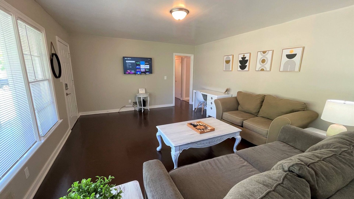 New Castle House | Stay @ The Orchid - Remodeled & 13 Minutes to DT
