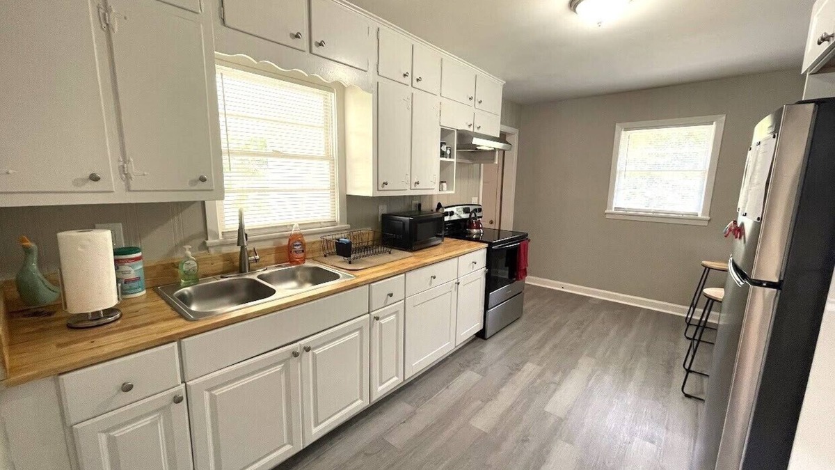 New Castle House | Stay @ The Springhill- Remodeled - 15 Minutes to DT