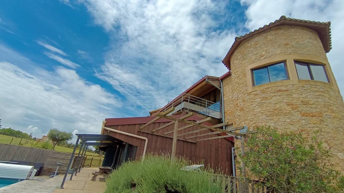 Villarzel-du-Razes Apartment | Stay, view of the Pyrenees