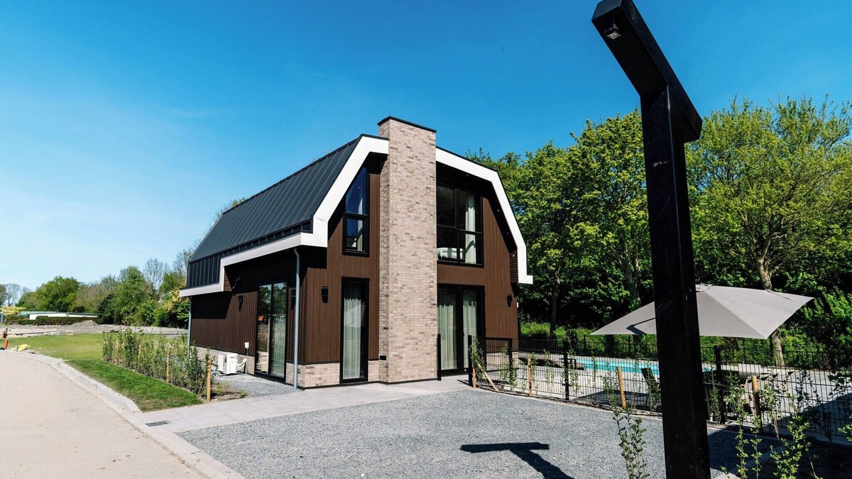 Waarland House | Stay with Private Pool & Hot Tub