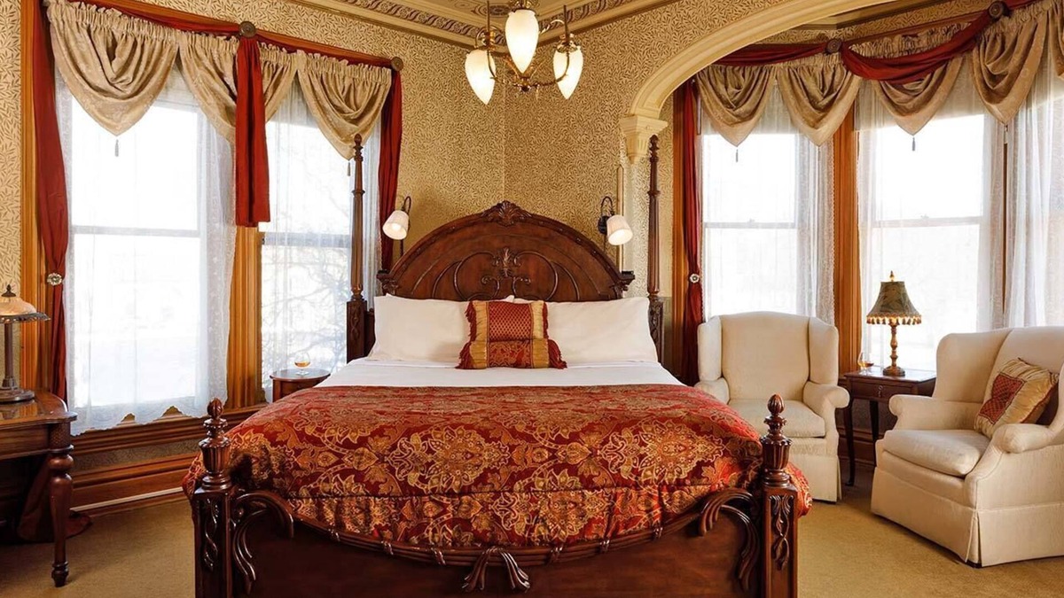 Central Business District Bed & Breakfast | Stay with us and you'll see why we are ranked #1 lodging in Kalamazoo.