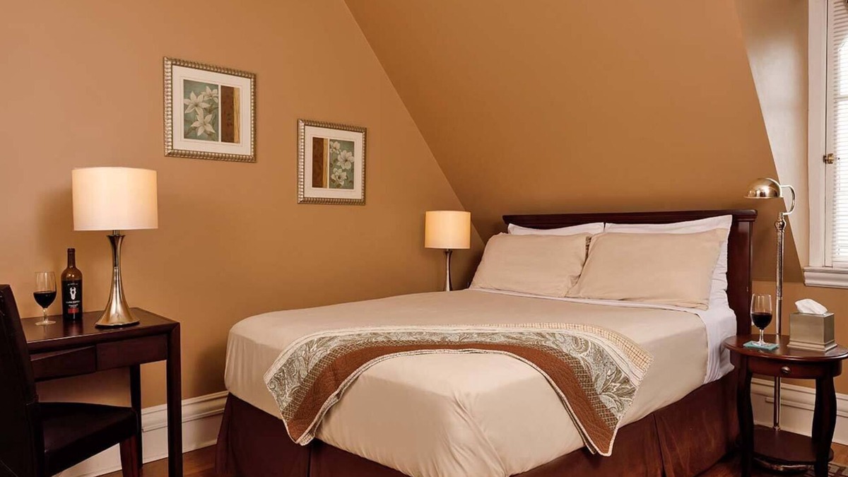 Central Business District Bed & Breakfast | Stay with us and you'll see why we are ranked #1 lodging in Kalamazoo, MI.