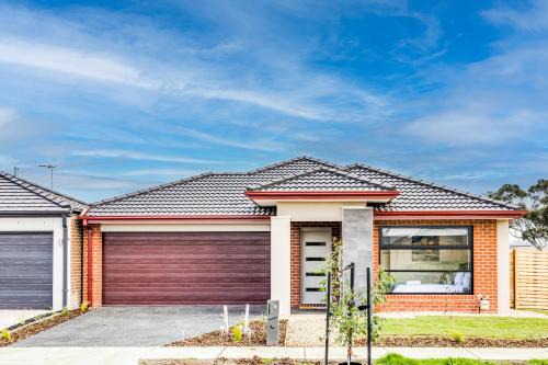 Wyndham Vale House | StayAU Charming 4BR Retreat in Wyndham Vale