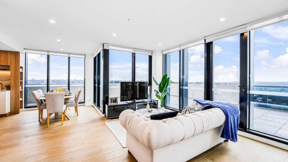 Box Hill Apartment | StayAU Luxurious Penthouse 3BR Panoramic Views