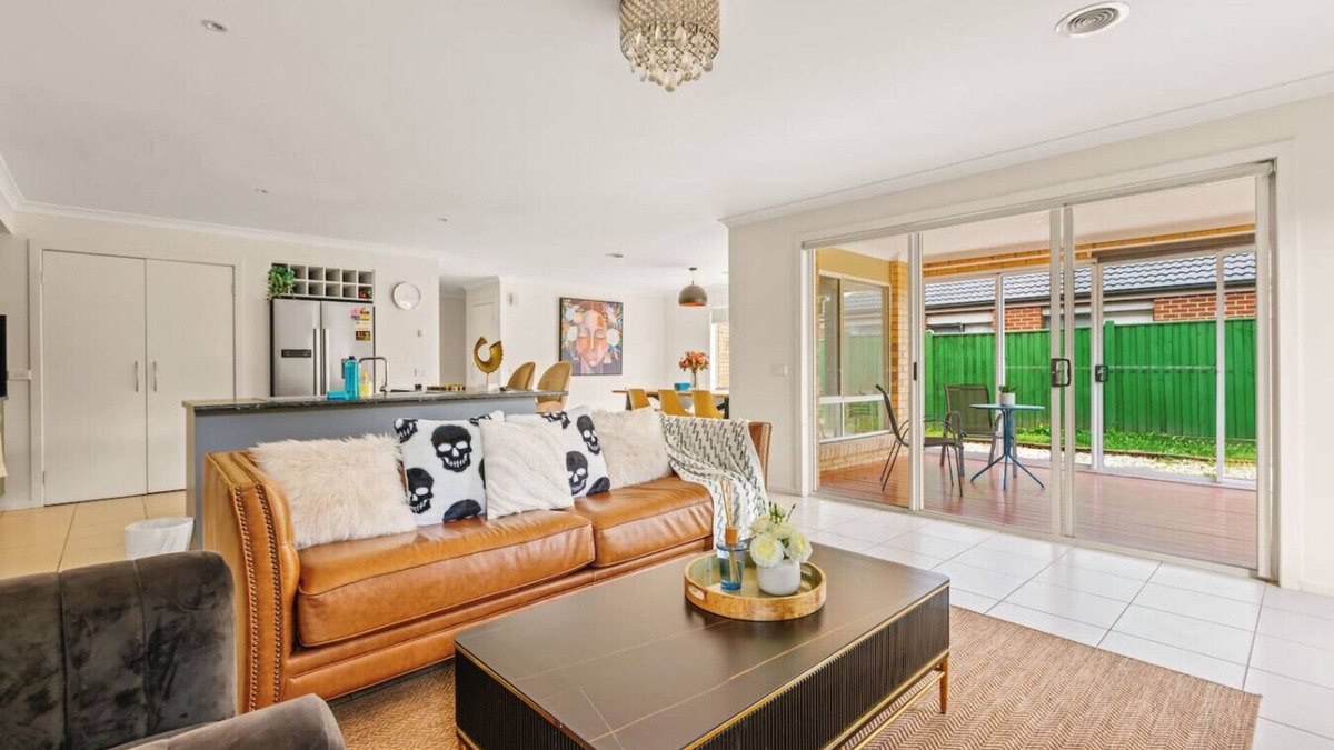 Point Cook Apartment | StayAU Modern Sanctuary Mins from the Ct & Airport