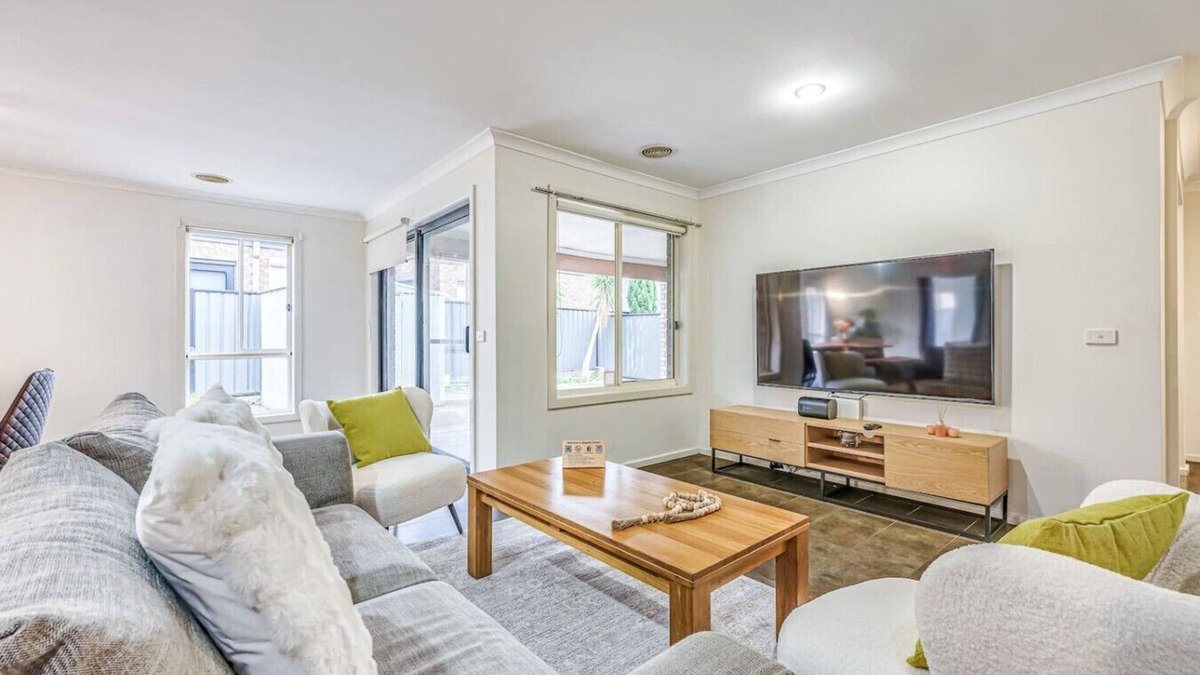 Derrimut Apartment | StayAU Newly 8 Beds Spacious Home in Derrimut