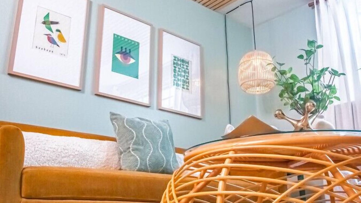 Oread Apartment | StayAwhile: The Bauhaus Retreat- 3Min walk Mass/KU