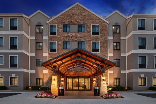 Omaha Hotel | Staybridge Suites Omaha 80th and Dodge by IHG