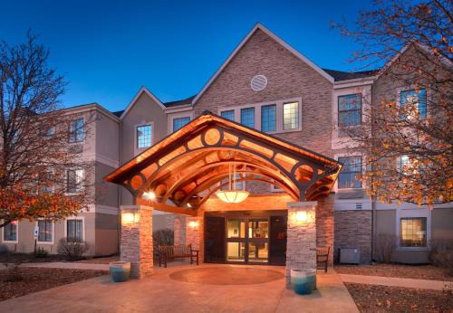Peoria Hotel | Staybridge Suites Peoria Downtown by IHG