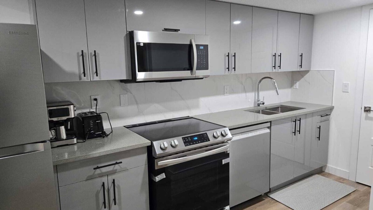 Southwest Edmonton House | Staycation@3179