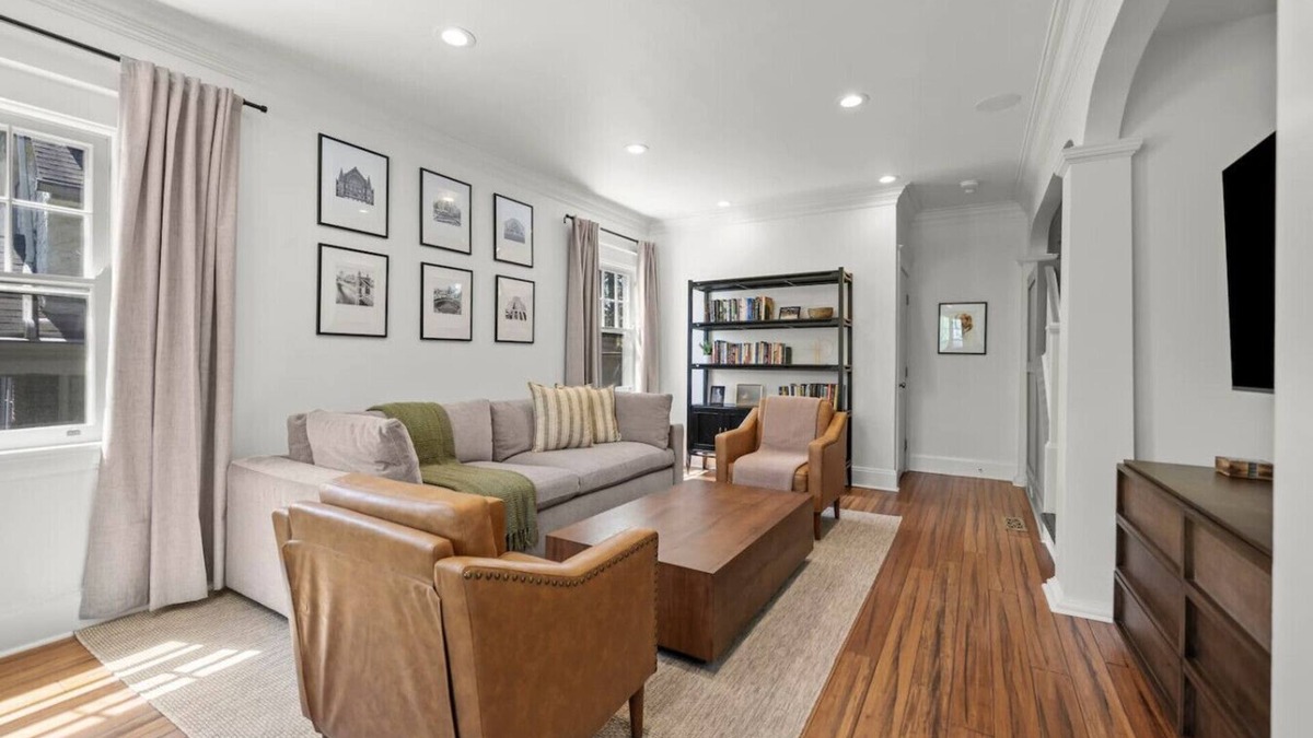 Hyde Park House | StayCedar&Serenity | Hyde Park