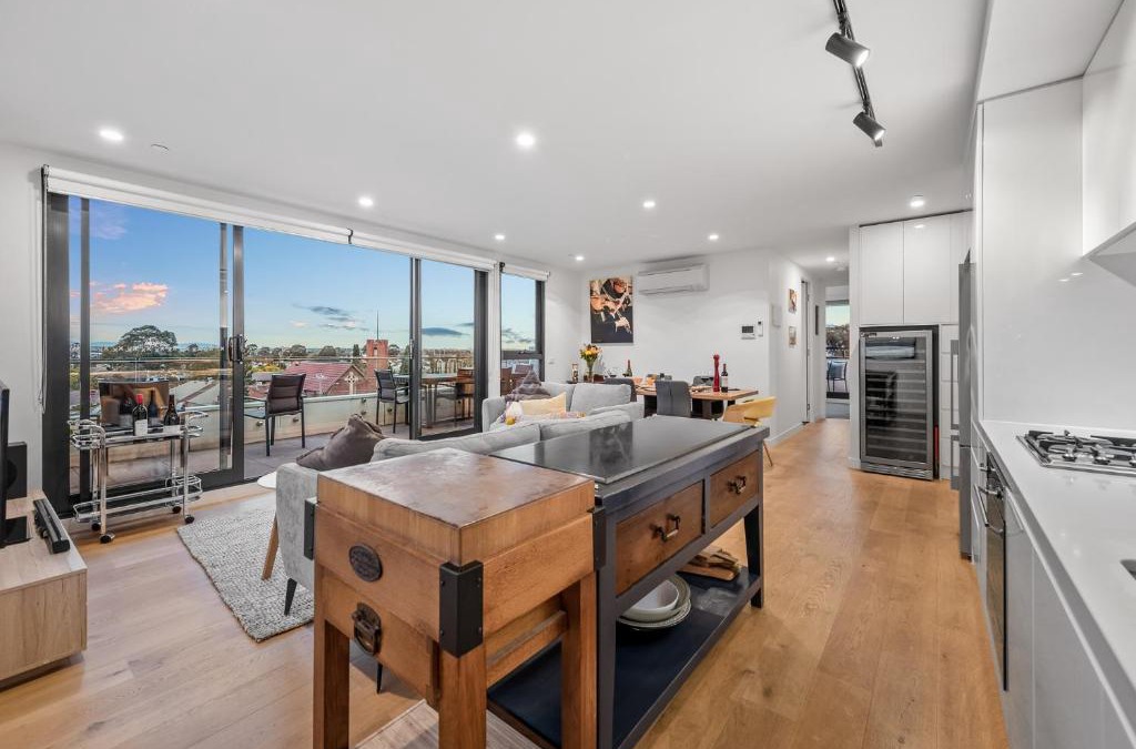 Brunswick East Apartment | StayCentral - East Brunswick Penthouse with Study