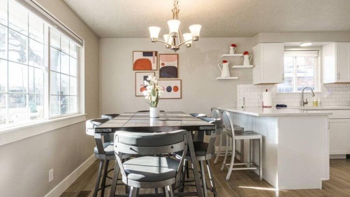 Meridian House | #StayInMyDistrict Meridian Cheerful Duplex