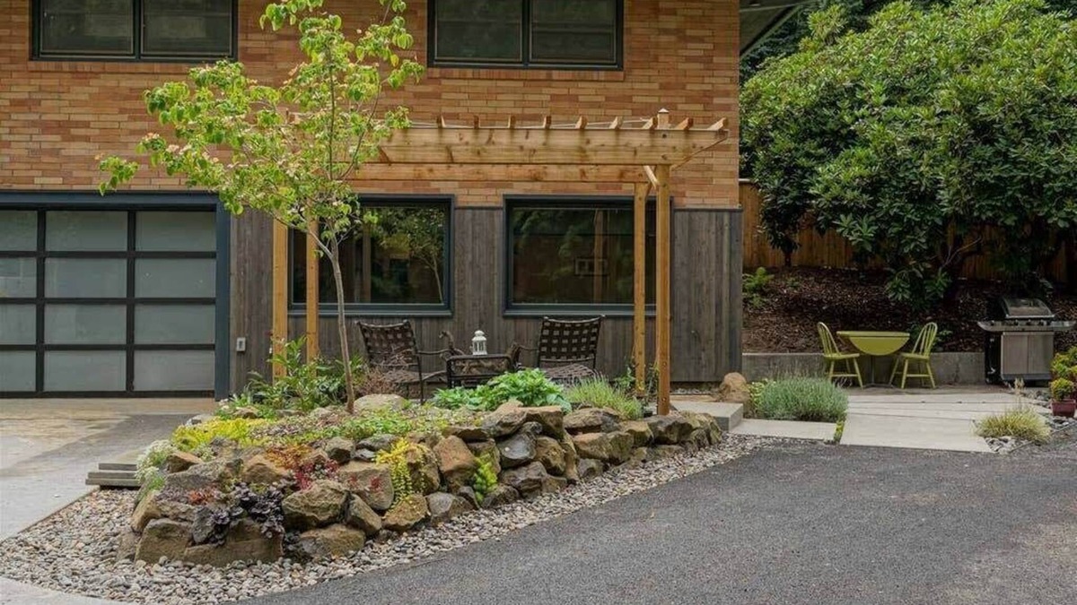 Hayhurst Apartment | #StayInMyDistrict Multnomah Village Modern Retreat