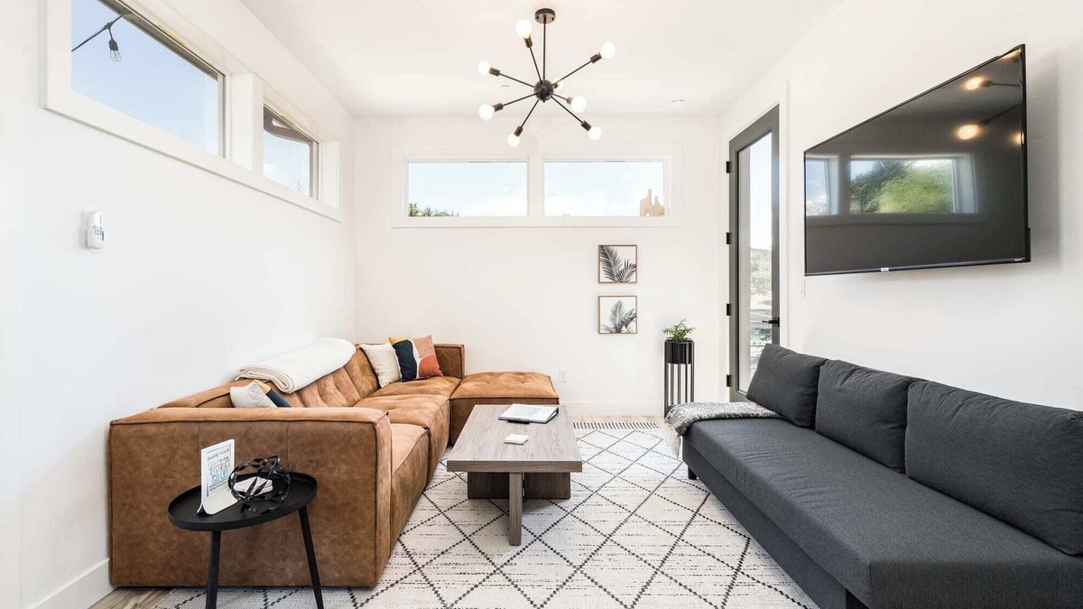 Boise Apartment | #StayinMyDistrict NEBoise HOTTUB