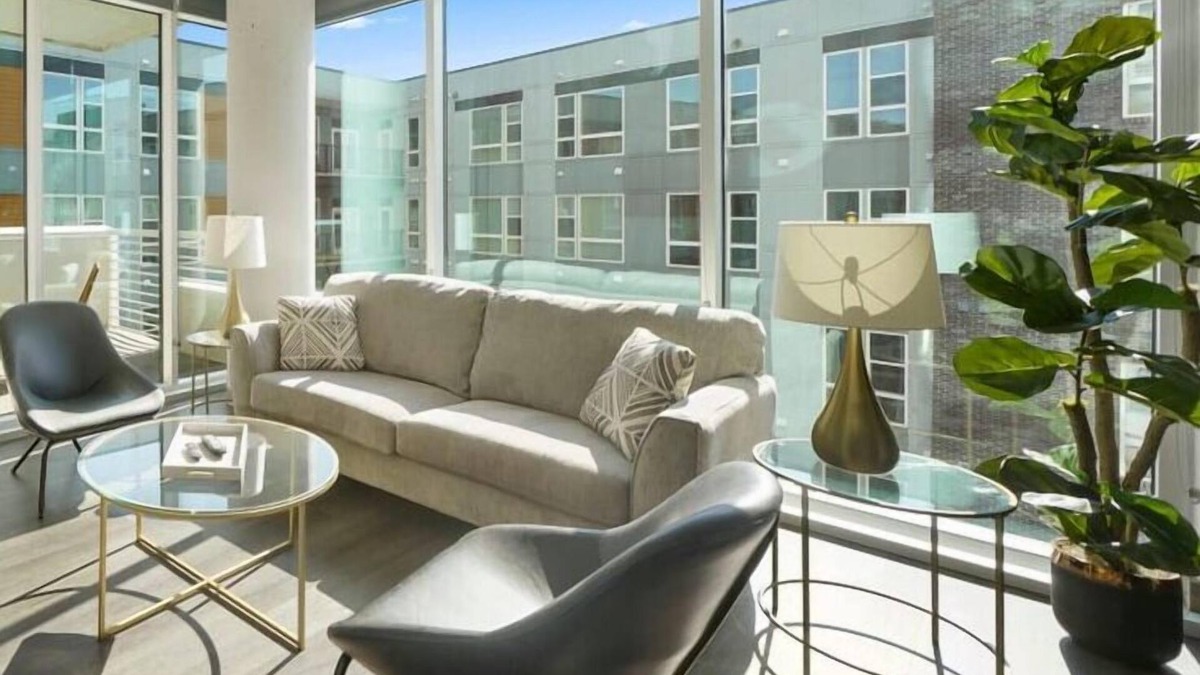Second Ward Condo | StaysByWalker 3BR - Spa/Gym/KingBed/Parking