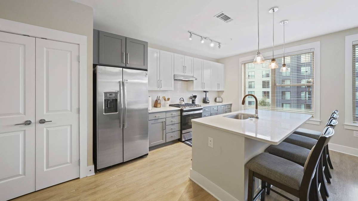 Charlotte Condo | StaysByWalker 3BR Waverly - 1G WiFi/King Beds/Gym