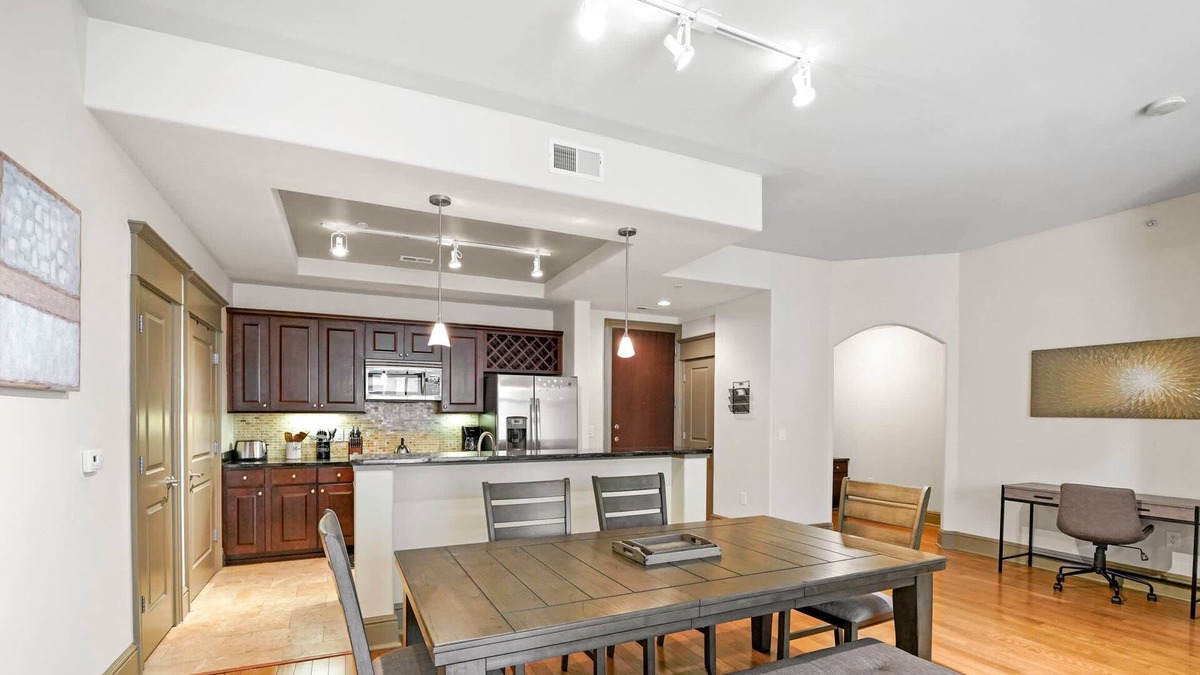 SouthPark Condo | StaysByWalker SouthPark Lux 2BR -KingBeds/Pool/Gym